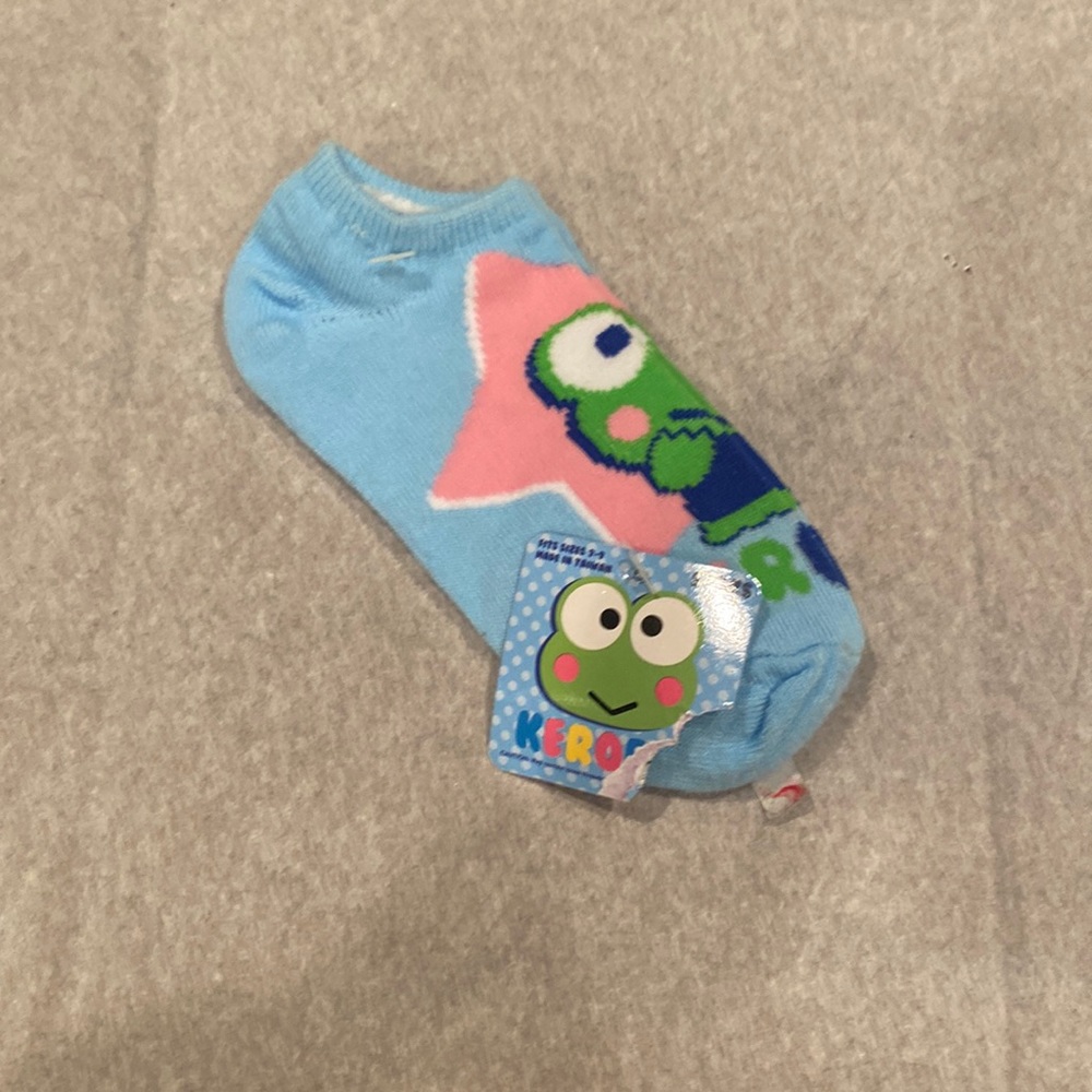 27:02 - Sanrio Keroppi socks